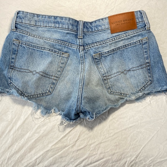 Lucky Brand Size 2 The Cutoff Denim Distressed Shorts Women’s 26 Destroyed Blue - Picture 5 of 6